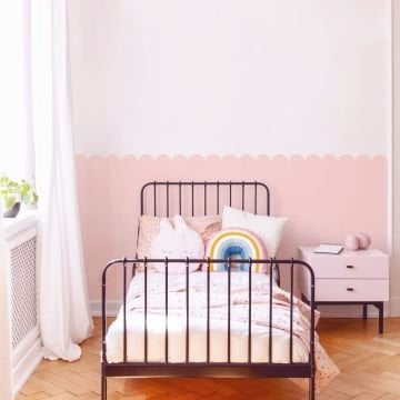 Pastel Açık Pembe Dalgalı Yarım Duvar Kaplama Folyosu, Çit Detaylı Duvar Sticker