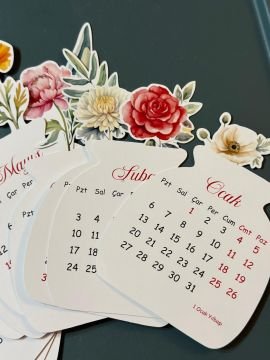 2026 Ahşap Ayaklı Çiçekli Özel Tasarım Takvim, 2026 Takvim Özel Masaüstü Yılbaşı Yeni Yıl Hediyesi