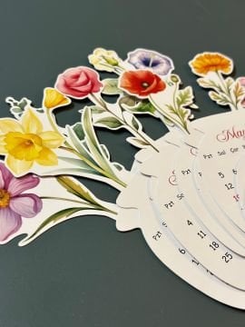 2026 Ahşap Ayaklı Çiçekli Özel Tasarım Takvim, 2026 Takvim Özel Masaüstü Yılbaşı Yeni Yıl Hediyesi