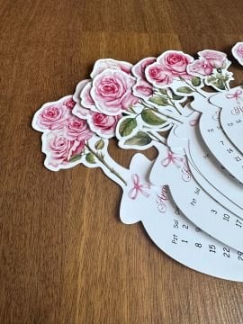 2026 Ahşap Standlı Çiçekli Özel Tasarım Takvim, 2026 Gül Takvim Masaüstü Yılbaşı Yeni Yıl Hediyesi