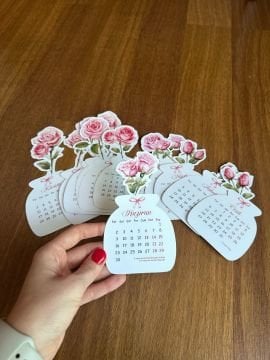 2026 Ahşap Standlı Çiçekli Özel Tasarım Takvim, 2026 Gül Takvim Masaüstü Yılbaşı Yeni Yıl Hediyesi