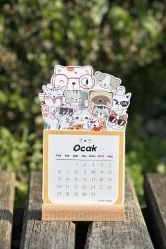 2026 Ahşap Standlı Kedili Özel Tasarım Takvim, 2026 Kedi Takvim Masaüstü Yılbaşı Yeni Yıl Hediyesi