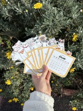 2026 Ahşap Standlı Kedili Özel Tasarım Takvim, 2026 Kedi Takvim Masaüstü Yılbaşı Yeni Yıl Hediyesi