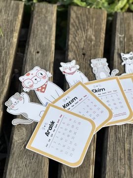 2026 Ahşap Standlı Kedili Özel Tasarım Takvim, 2026 Kedi Takvim Masaüstü Yılbaşı Yeni Yıl Hediyesi