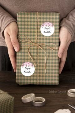 Pembe Çiçekli Ve Siyah Yazılı Hayırlı Kandiller Etiketi Mübarek Günler Kandil Sticker