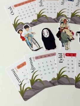 2026 Studio Ghibli Miyazaki Temalı Ahşap Standlı Özel Tasarım Takvim 2026 Masa Takvimi Hediye
