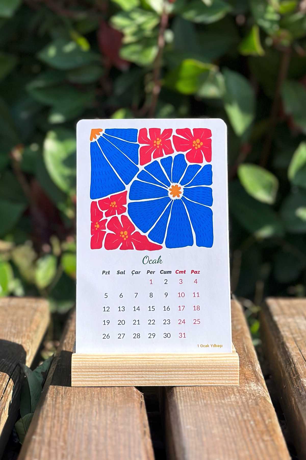 2026 Canlı Renklerde Matisse Çiçekli Ahşap Standlı Özel Tasarım Takvim, 2026 Masaüstü Takvim Hediye