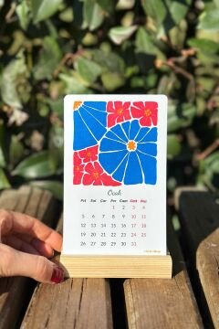 2026 Canlı Renklerde Matisse Çiçekli Ahşap Standlı Özel Tasarım Takvim, 2026 Masaüstü Takvim Hediye