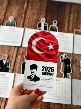 2026 Atatürk Temalı Ahşap Standlı Özel Tasarım Takvim 2026 Masa Takvimi Hediye