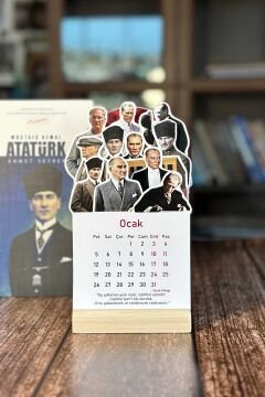 2026 Atatürk Temalı Ahşap Standlı Özel Tasarım Takvim 2026 Masa Takvimi Hediye