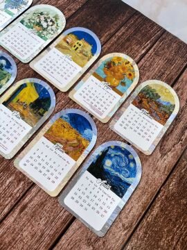 2026 Van Gogh Temalı Ahşap Standlı Özel Tasarım Takvim 2026 Masa Takvimi Hediye