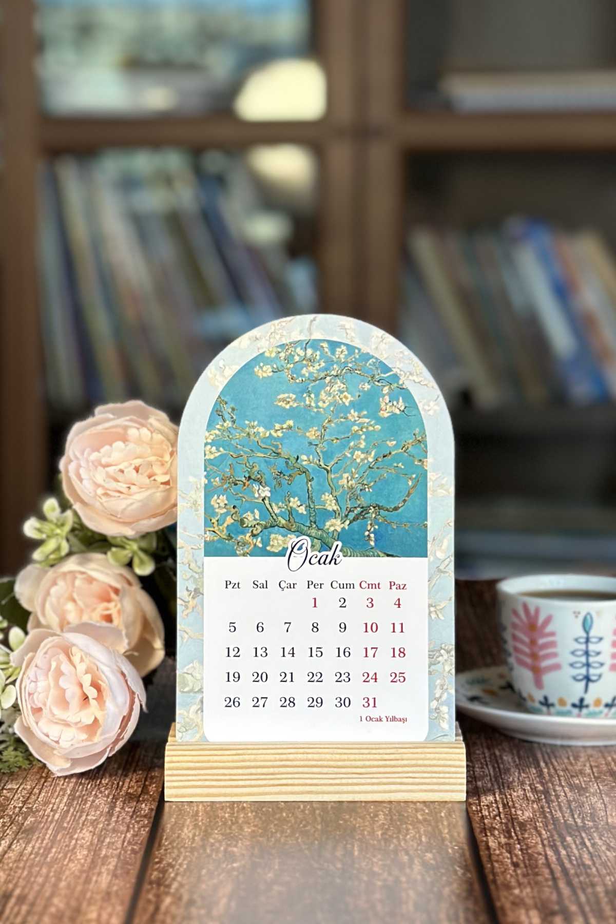2026 Van Gogh Temalı Ahşap Standlı Özel Tasarım Takvim 2026 Masa Takvimi Hediye