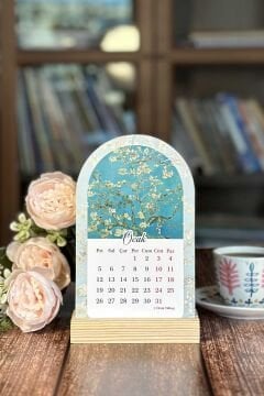 2026 Van Gogh Temalı Ahşap Standlı Özel Tasarım Takvim 2026 Masa Takvimi Hediye