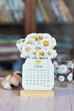 2026 Papatya Desenli Ahşap Standlı Özel Tasarım Takvim Çiçekli Masa Takvimi Hediye
