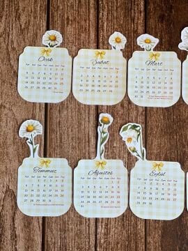 2026 Papatya Desenli Ahşap Standlı Özel Tasarım Takvim Çiçekli Masa Takvimi Hediye