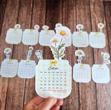 2026 Papatya Desenli Ahşap Standlı Özel Tasarım Takvim Çiçekli Masa Takvimi Hediye