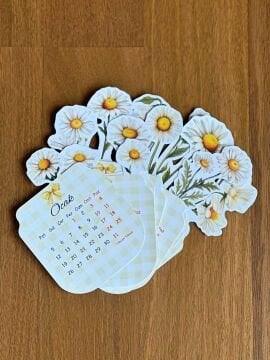 2026 Papatya Desenli Ahşap Standlı Özel Tasarım Takvim Çiçekli Masa Takvimi Hediye