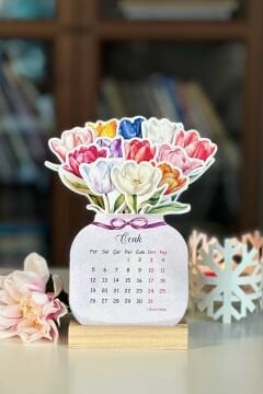 2026 Lale Desenli Ahşap Standlı Özel Tasarım Takvim Çiçekli Masa Takvimi Hediye