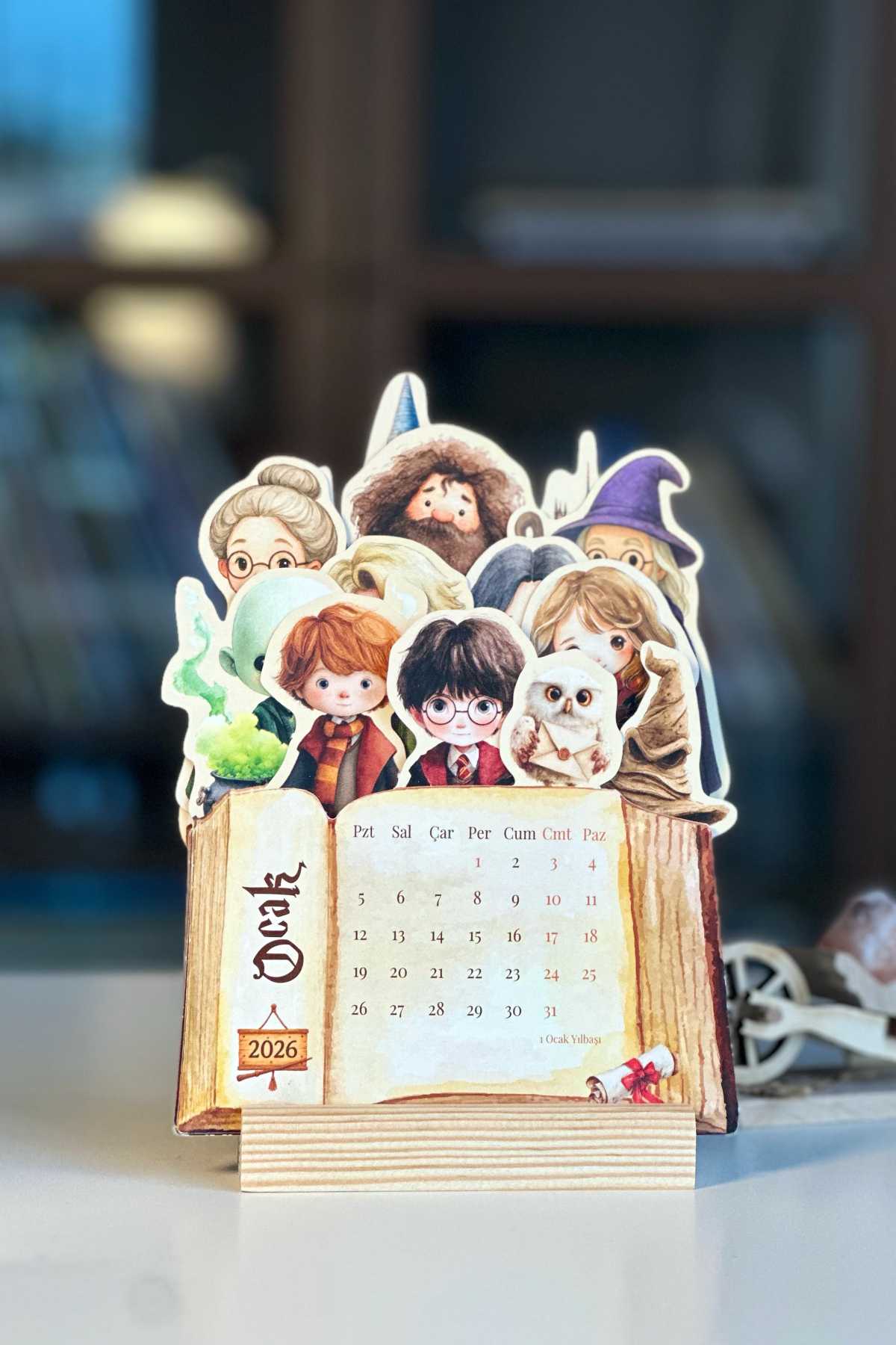 2026 Harry Potter Temalı Ahşap Standlı Özel Tasarım Takvim Masa Takvimi Hediye