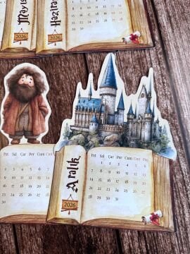 2026 Harry Potter Temalı Ahşap Standlı Özel Tasarım Takvim Masa Takvimi Hediye