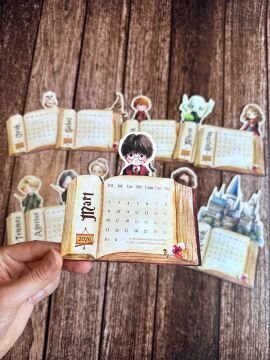 2026 Harry Potter Temalı Ahşap Standlı Özel Tasarım Takvim Masa Takvimi Hediye