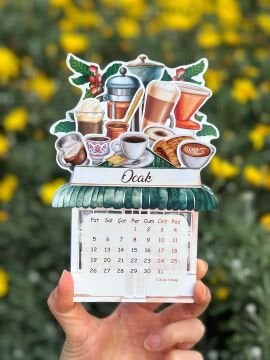 2026 Kahve Temalı Ahşap Standlı Özel Tasarım Takvim Masa Takvimi Yılbaşı Hediyesi