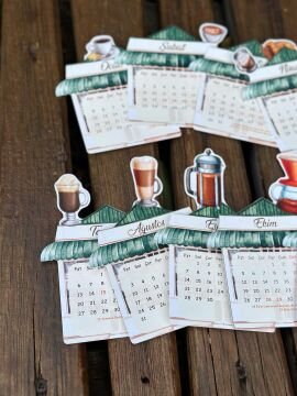 2026 Kahve Temalı Ahşap Standlı Özel Tasarım Takvim Masa Takvimi Yılbaşı Hediyesi