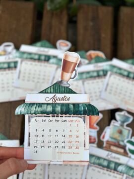 2026 Kahve Temalı Ahşap Standlı Özel Tasarım Takvim Masa Takvimi Yılbaşı Hediyesi