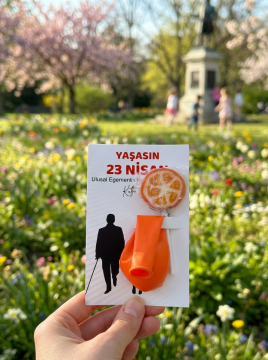 23 Nisan Temalı Kesikli 10 Adet 14x9 Cm Tebrik Bileklik Lolipop Hediye Kartı - 23 Nisan Hediyesi