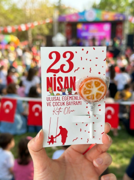23 Nisan Temalı Kesikli 10 Adet 14x9 Cm Tebrik Bileklik Lolipop Hediye Kartı - 23 Nisan Hediyesi